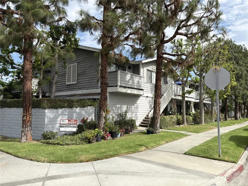 1210 S S. Sharon Circle 17