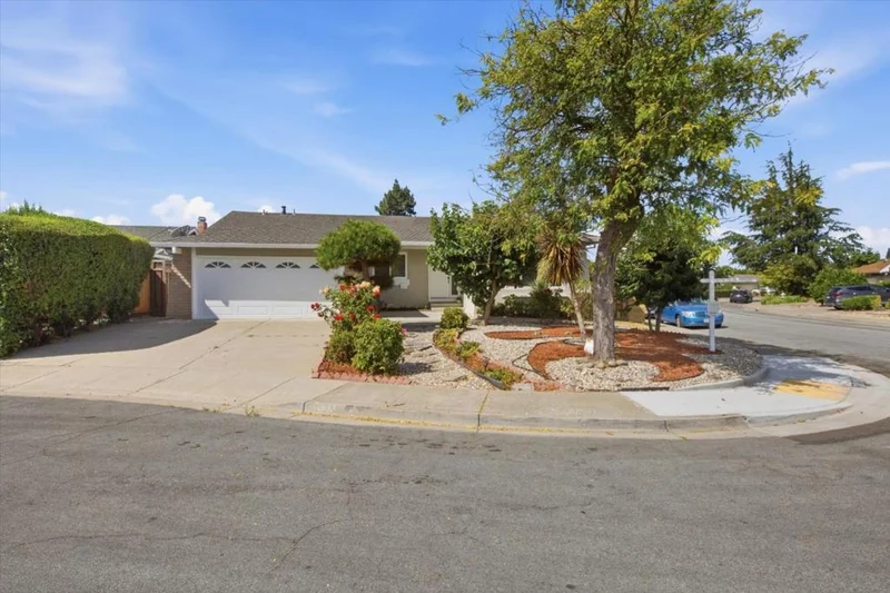 3207 Defoe Court photo 2