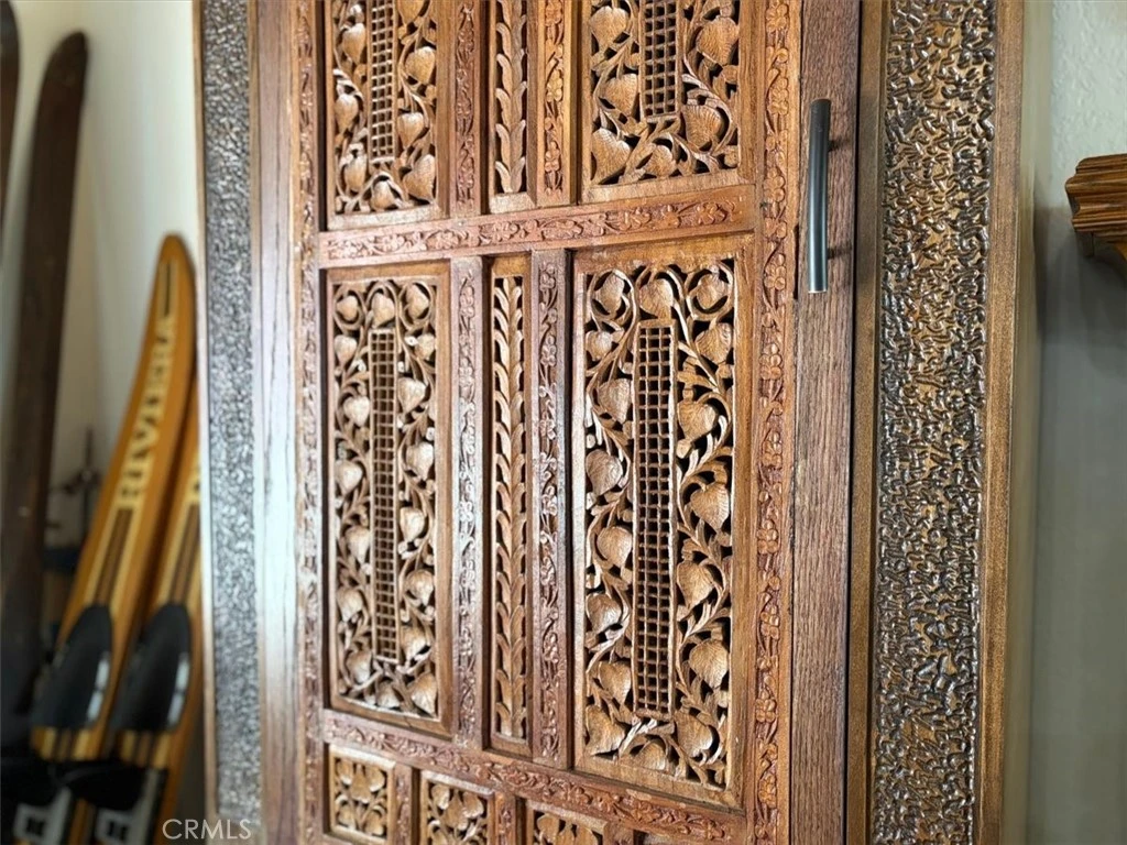 Interior 4