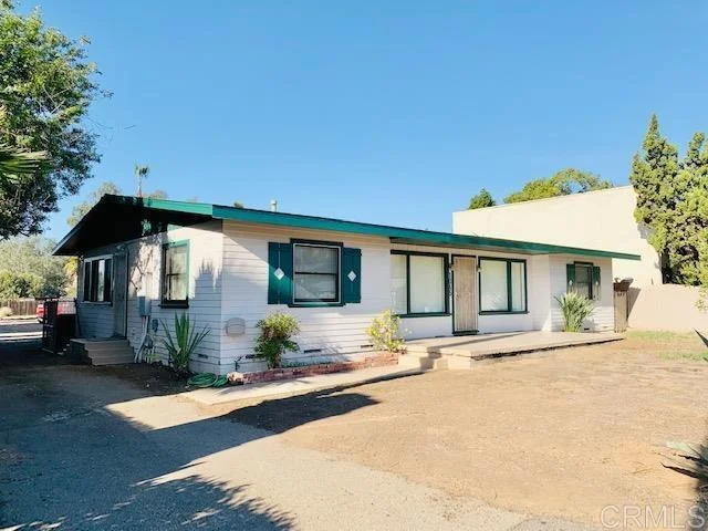1045 N Escondido Boulevard