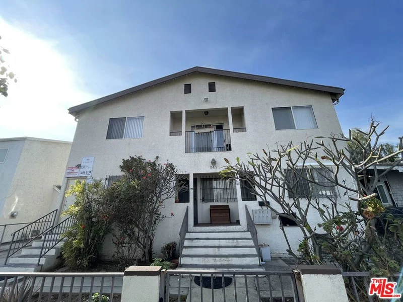 941 N Kingsley Drive 3