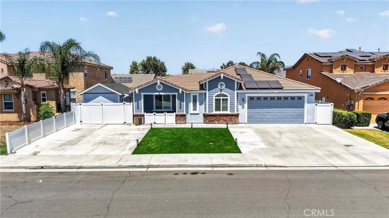 2243 Finch