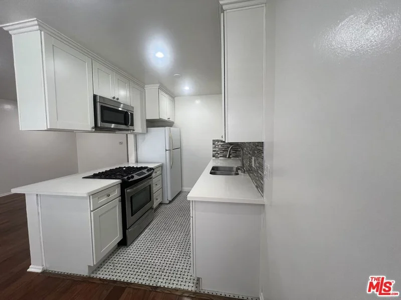 420 Raymond Avenue 6 photo 2