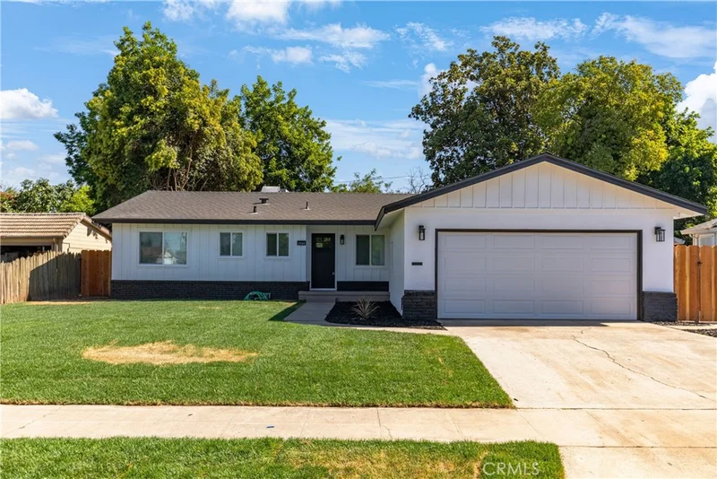 1163 W 25th