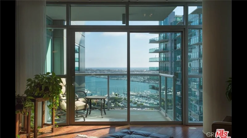 13650 Marina Pointe Drive 1605