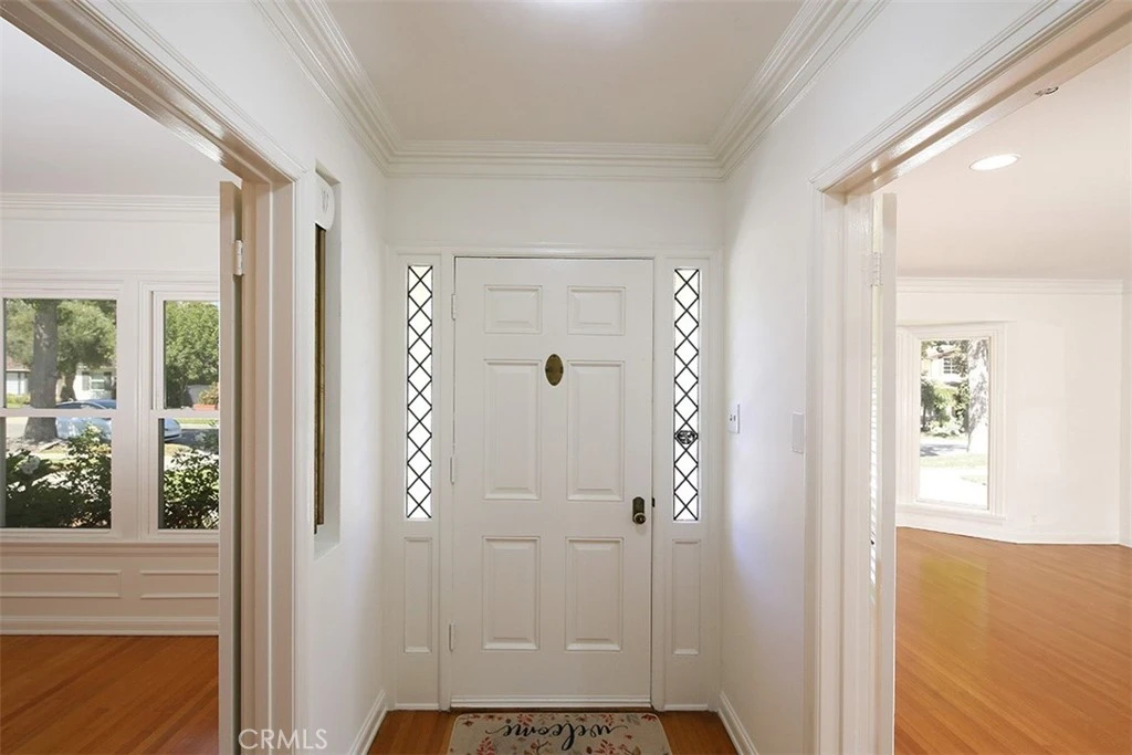 Interior 4