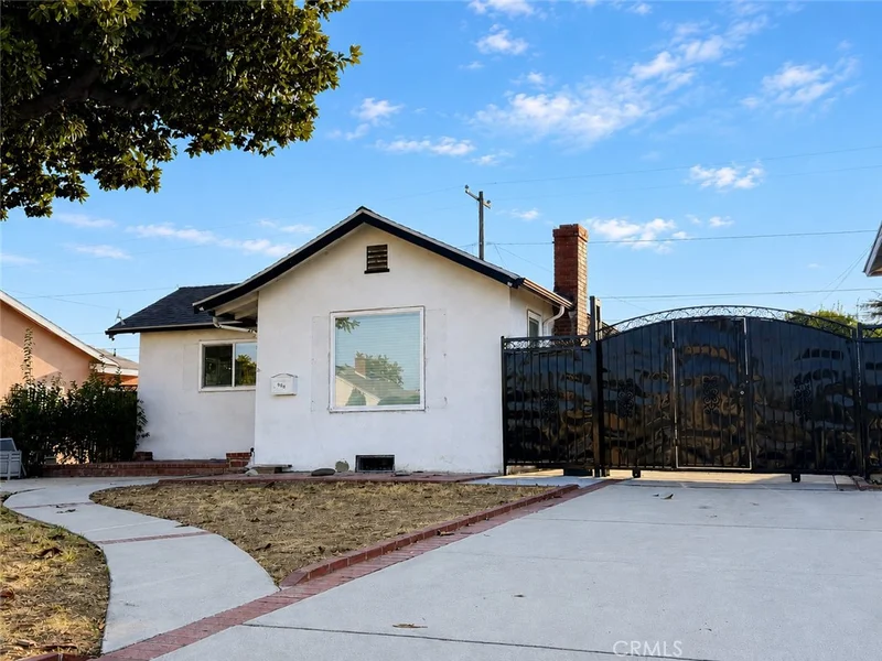 Photo 2 of 939 Montecito Drive