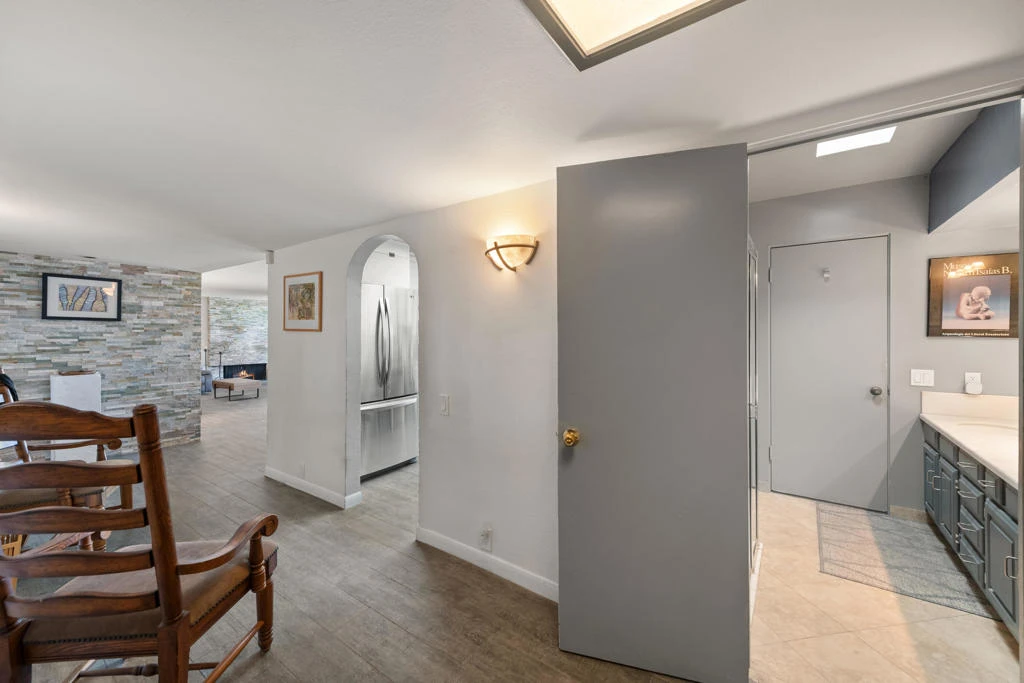 Interior 4