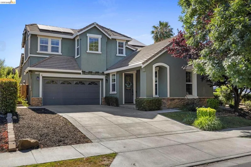 822 Shasta Daisy Dr