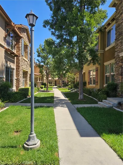 30505 Canyon Hills 2103 photo 2