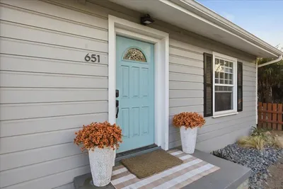 651 Thorn Street photo 2