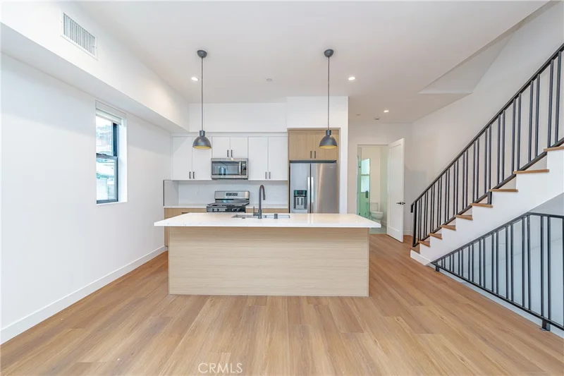 1342 Portia St photo 2