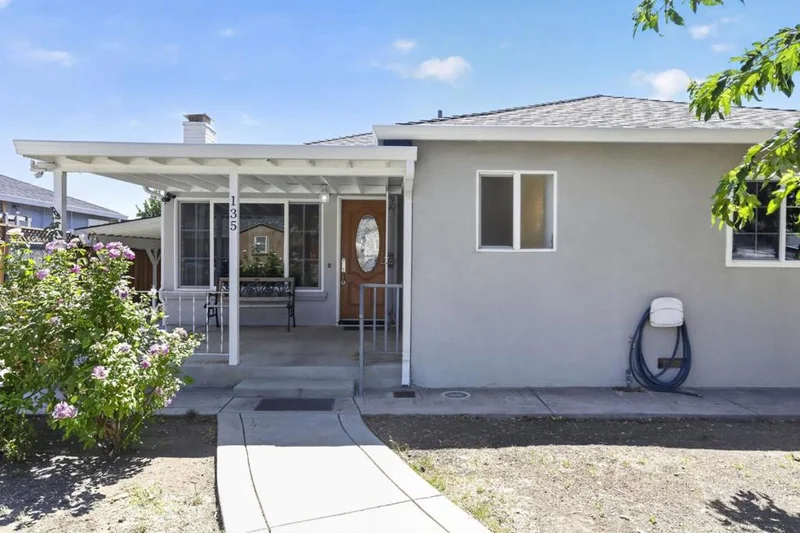 135 N Claremont Avenue