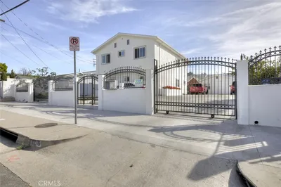 7408 Radford Ave photo 2