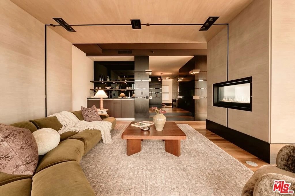 Interior 4