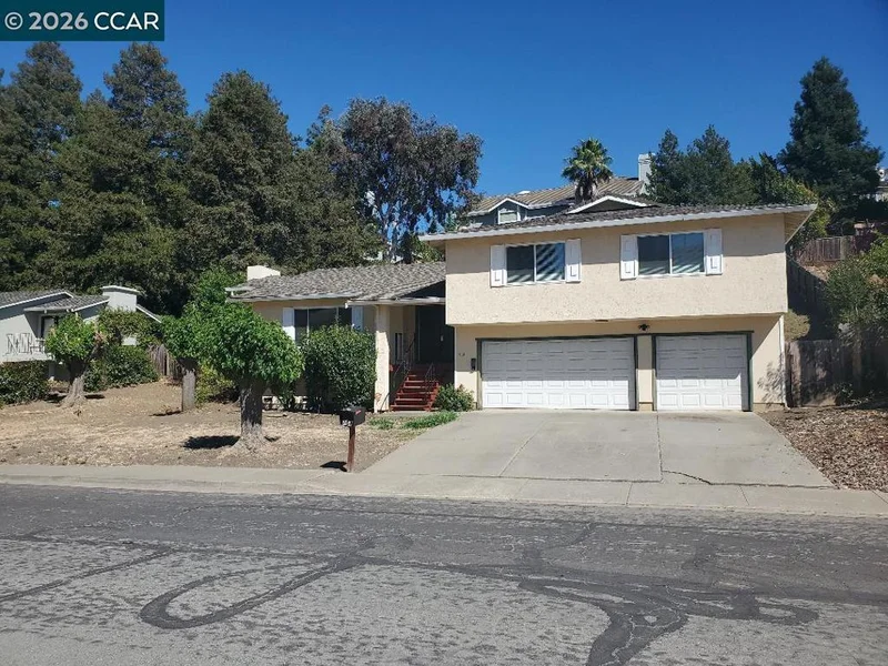 708 Court Ln photo 2