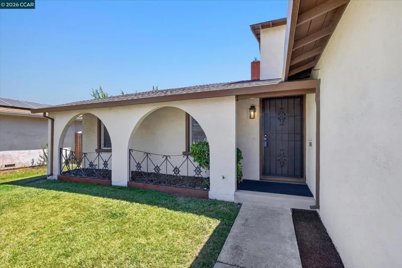 Photo 2 of 2829 Carmona Way