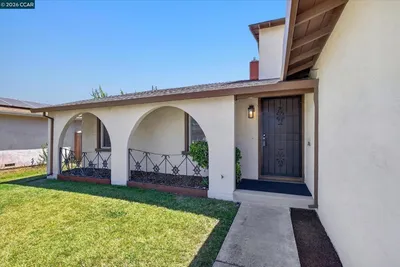 2829 Carmona Way photo 2