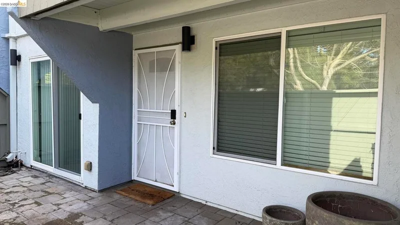 Photo 2 of 1800 Laguna St Apt 5