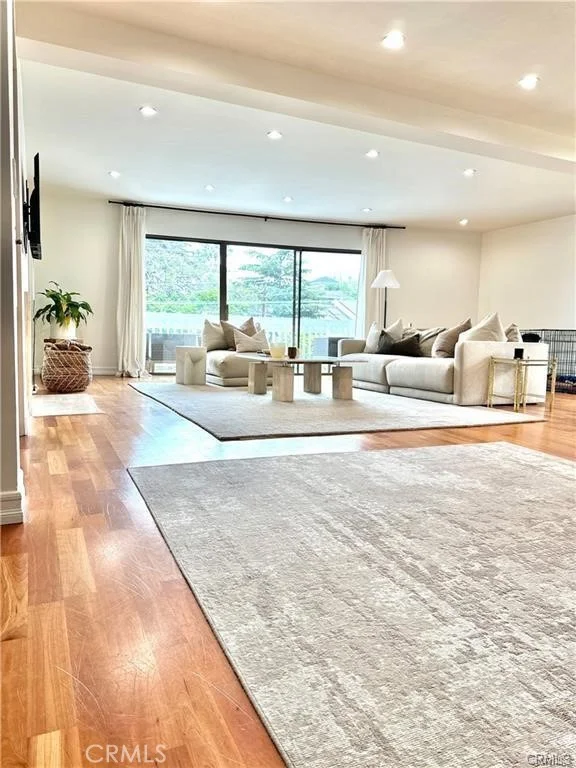 1310 Roxbury Drive 302
