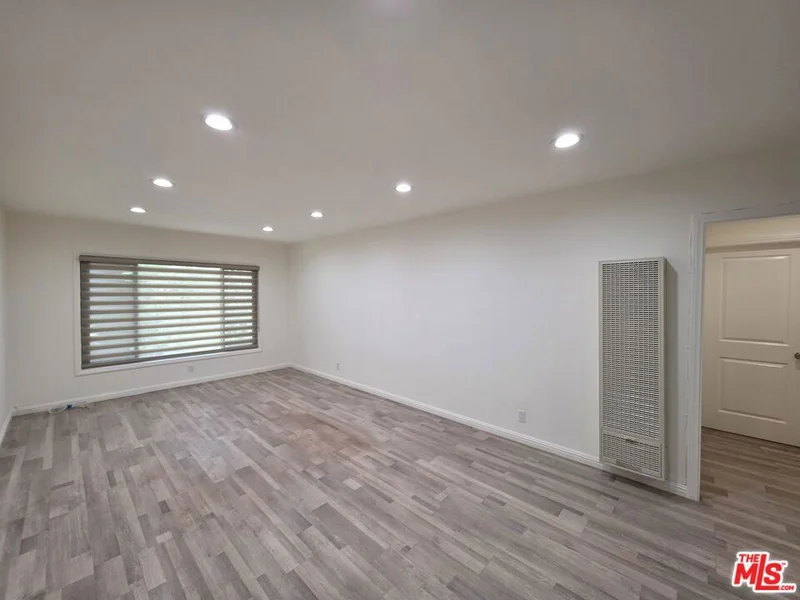 1224 N Fairfax Avenue 7