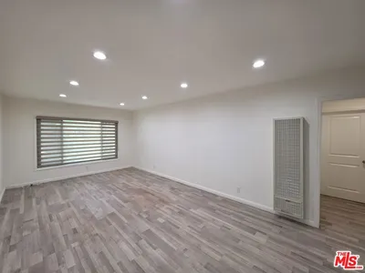 1224 N Fairfax Avenue 7