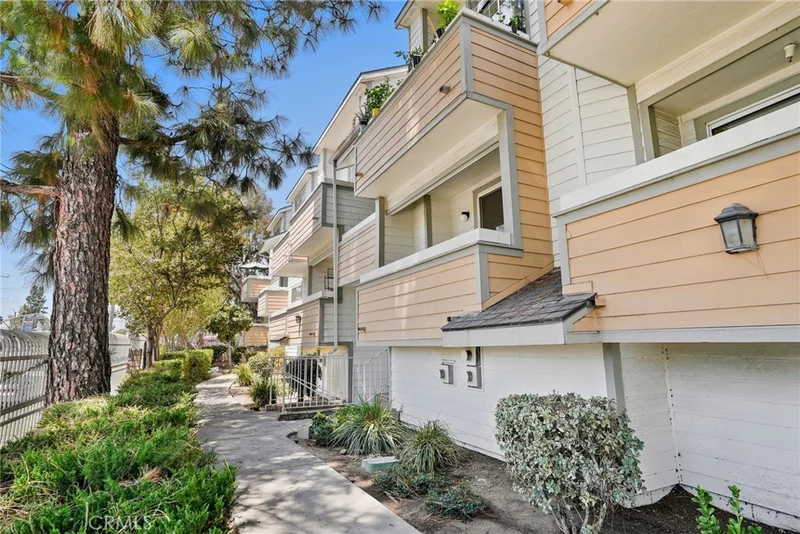 Photo 2 of 11150 Glenoaks Boulevard 309