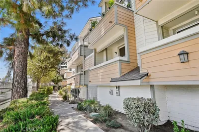 11150 Glenoaks Boulevard 309 photo 2