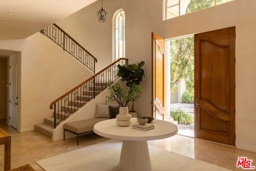Interior 4