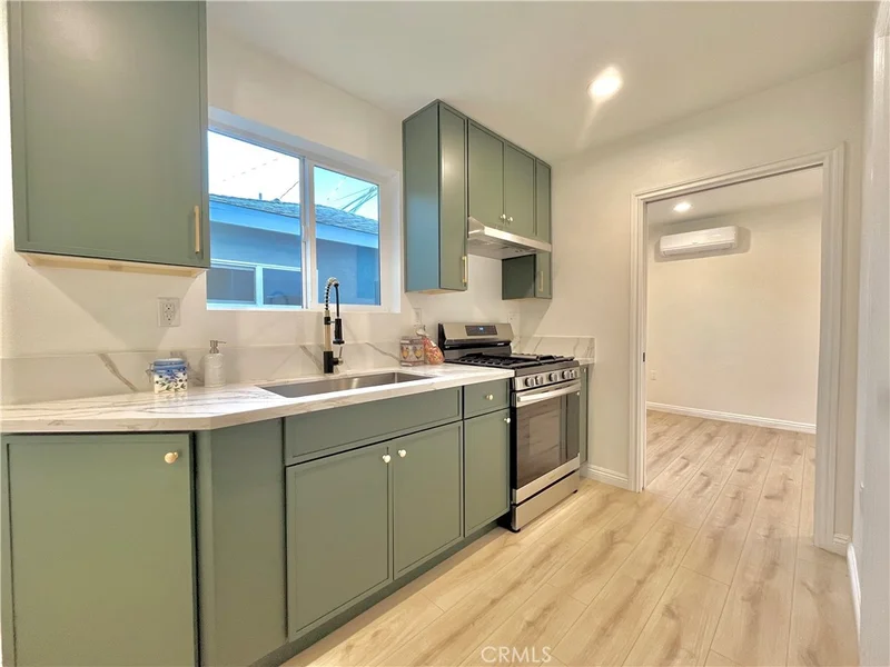 938 E Sandra Avenue A photo 2