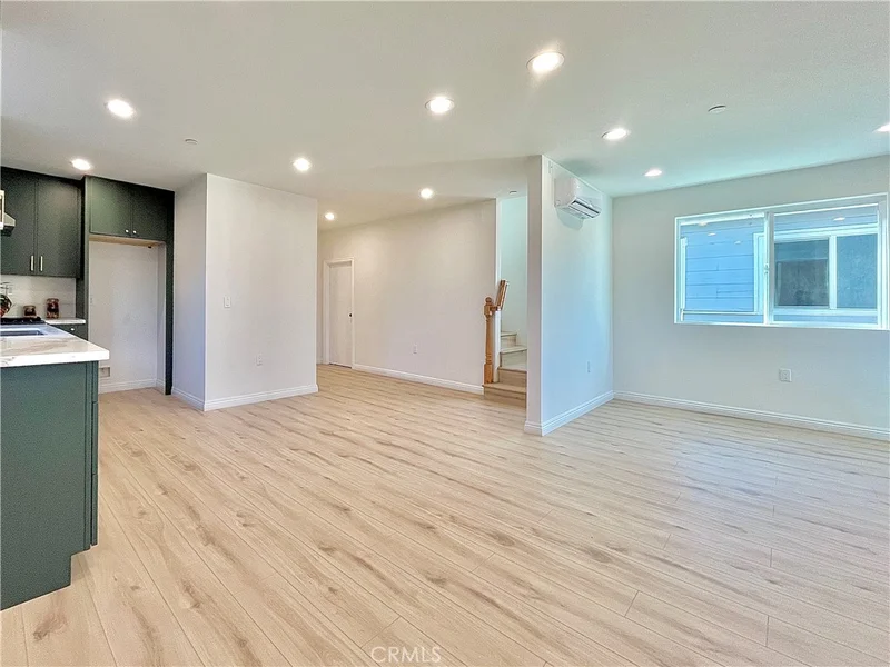 938 E Sandra Avenue photo 2