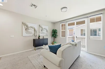 67 Bettencourt Way photo 2