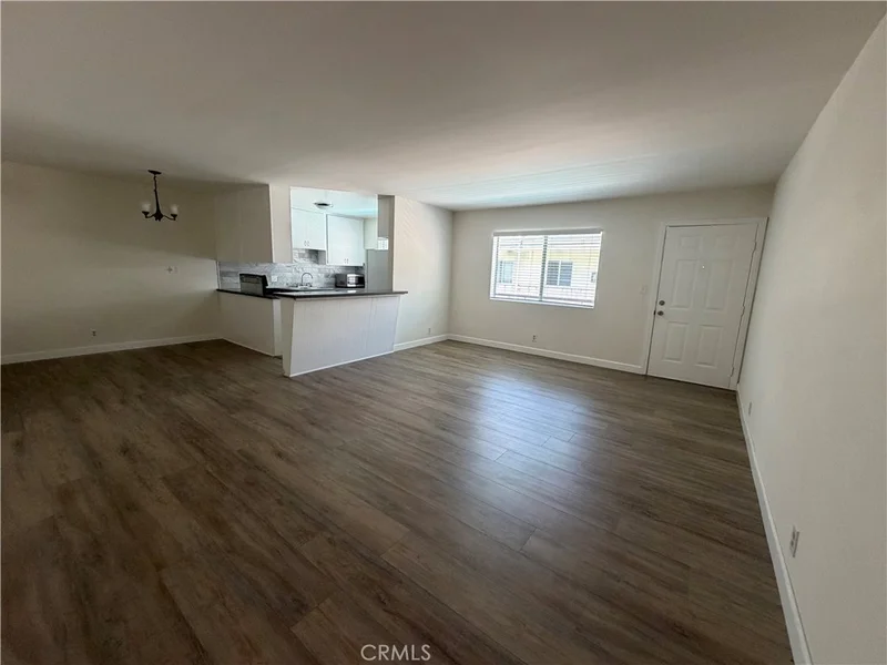 4358 Mammoth Avenue 10 photo 2