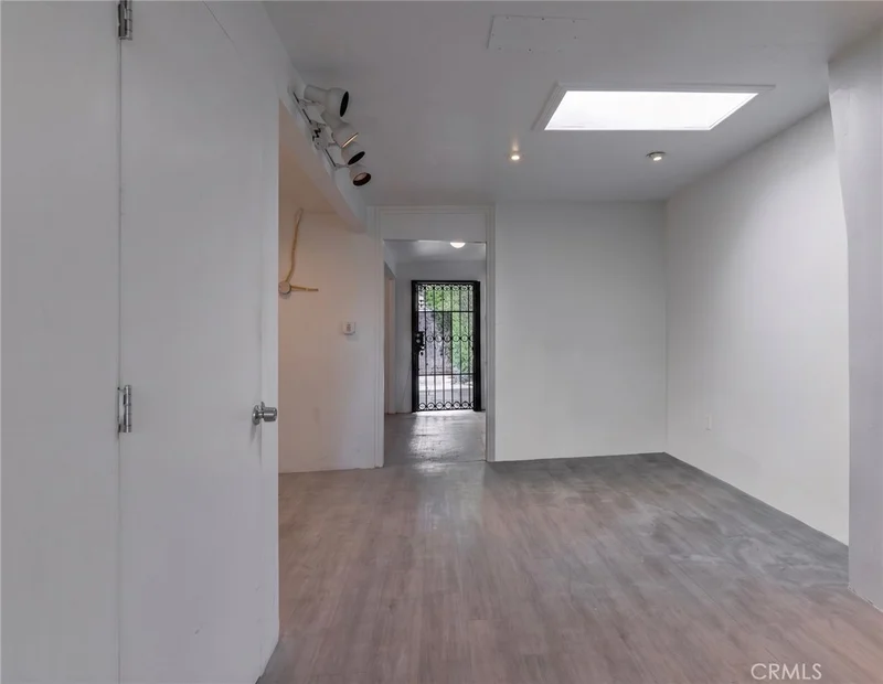 2172 Pacific Ave photo 2