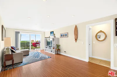 200 E Surfside Drive photo 2