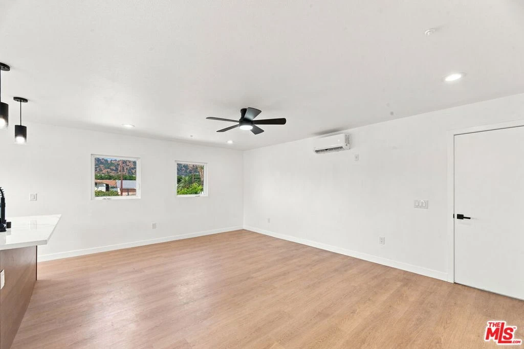 Interior 4