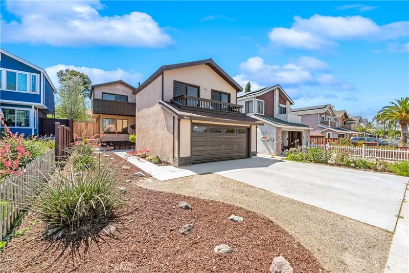 1407 Lakeside photo 2