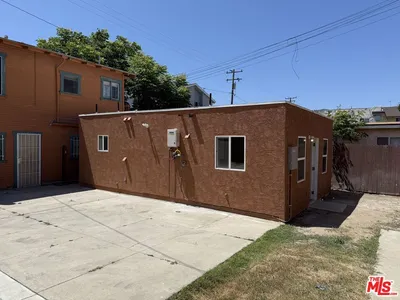 1111 Orizaba Avenue E photo 2