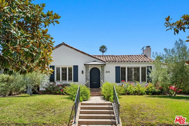 202 N Gower Street photo 2