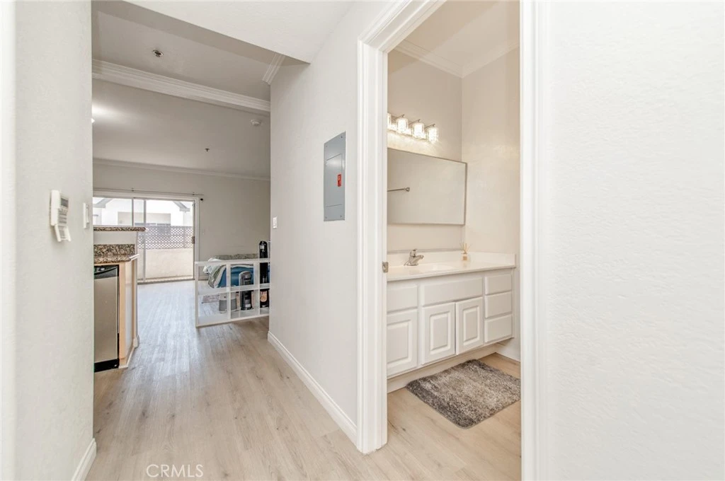 Interior 4
