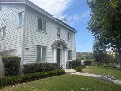 16 Bower Lane photo 2