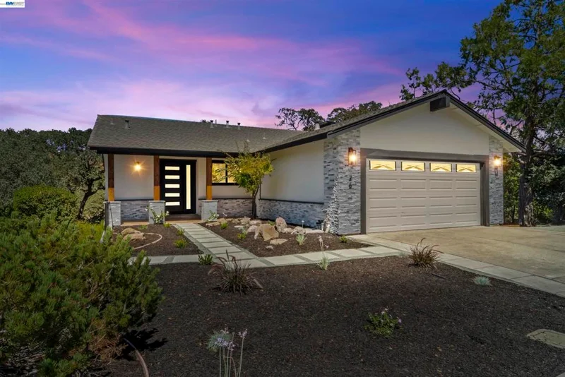 126 Saint Joan Ln