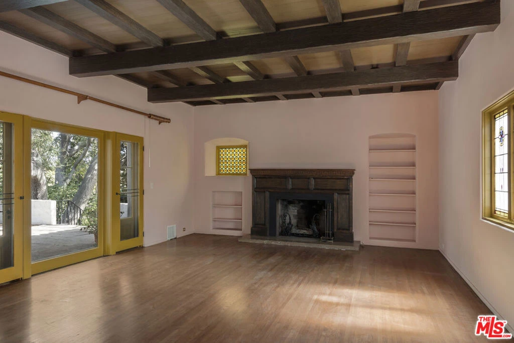 Interior 4