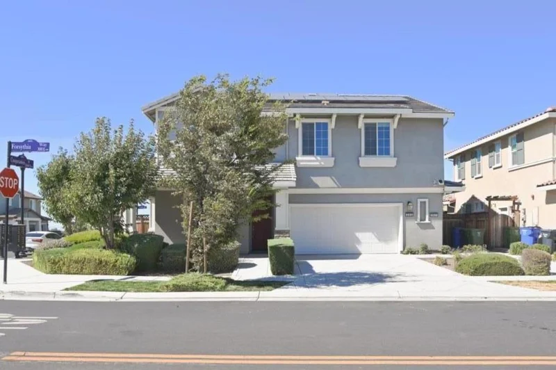 305 E Forsythia Way