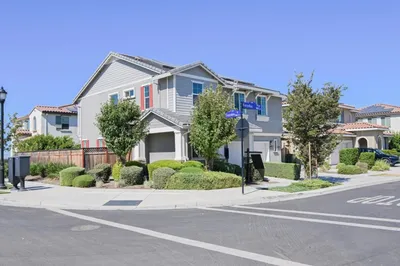 305 E Forsythia Way photo 2