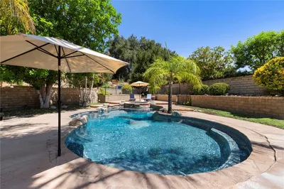 25526 NewCastle Court photo 2