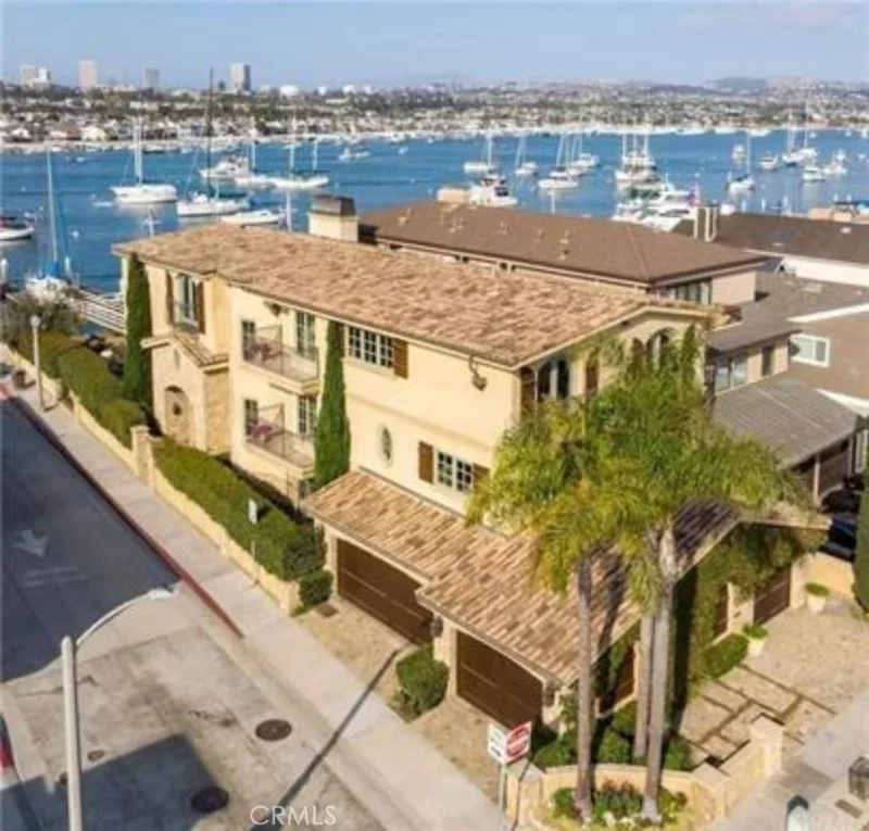 900 E Balboa Boulevard