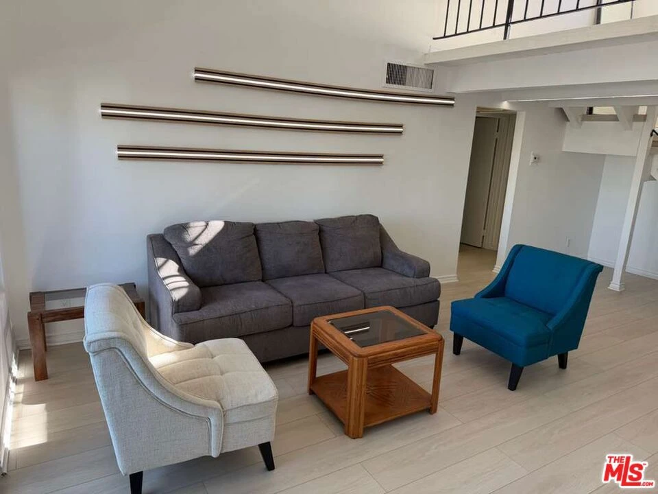 Interior 4