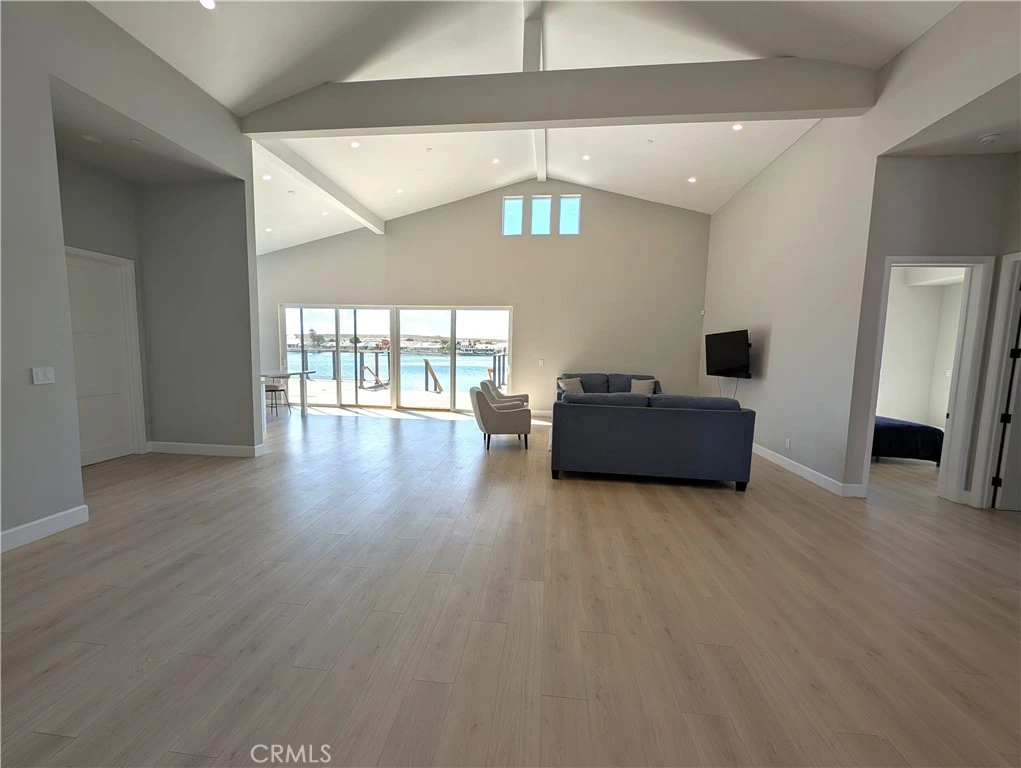 Interior 4