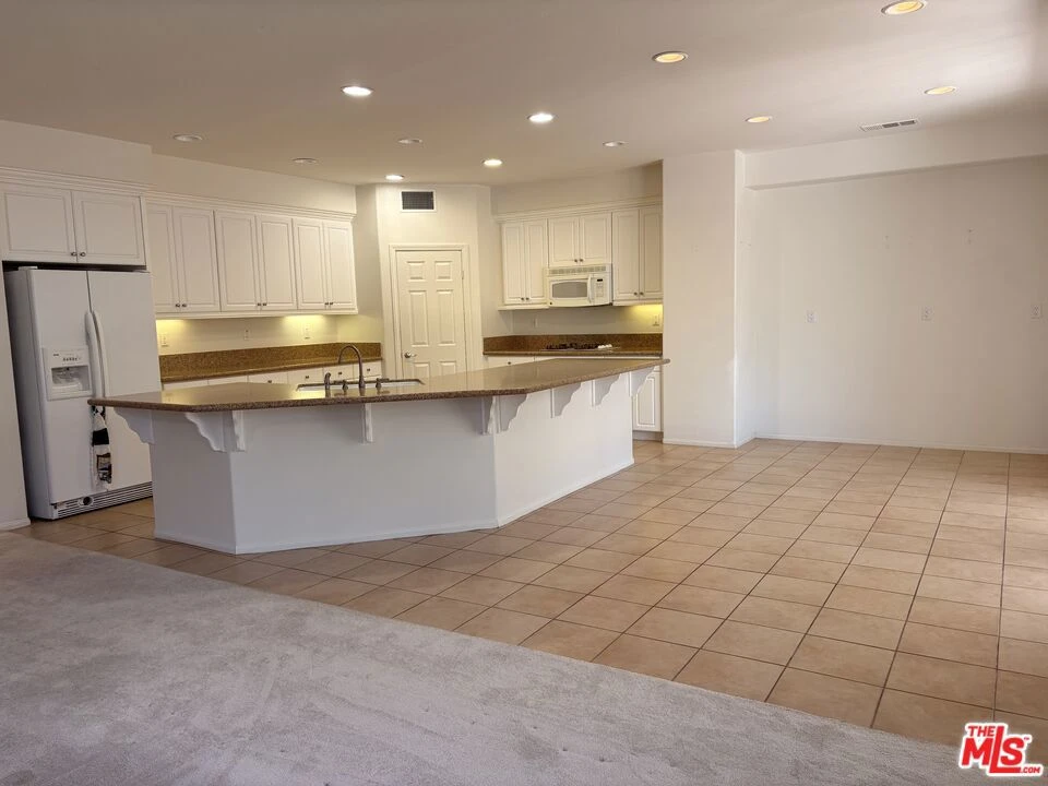 Interior 4